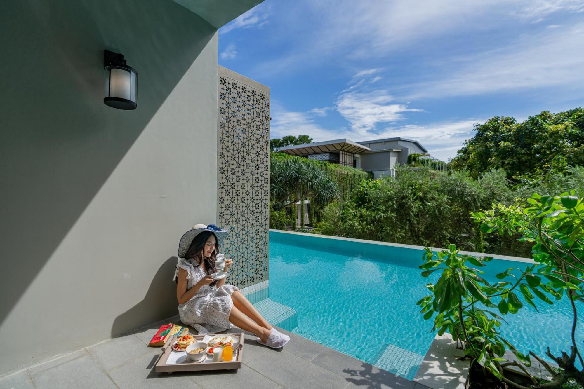 Proud Phuket, Naiyang Beach Bilik gambar