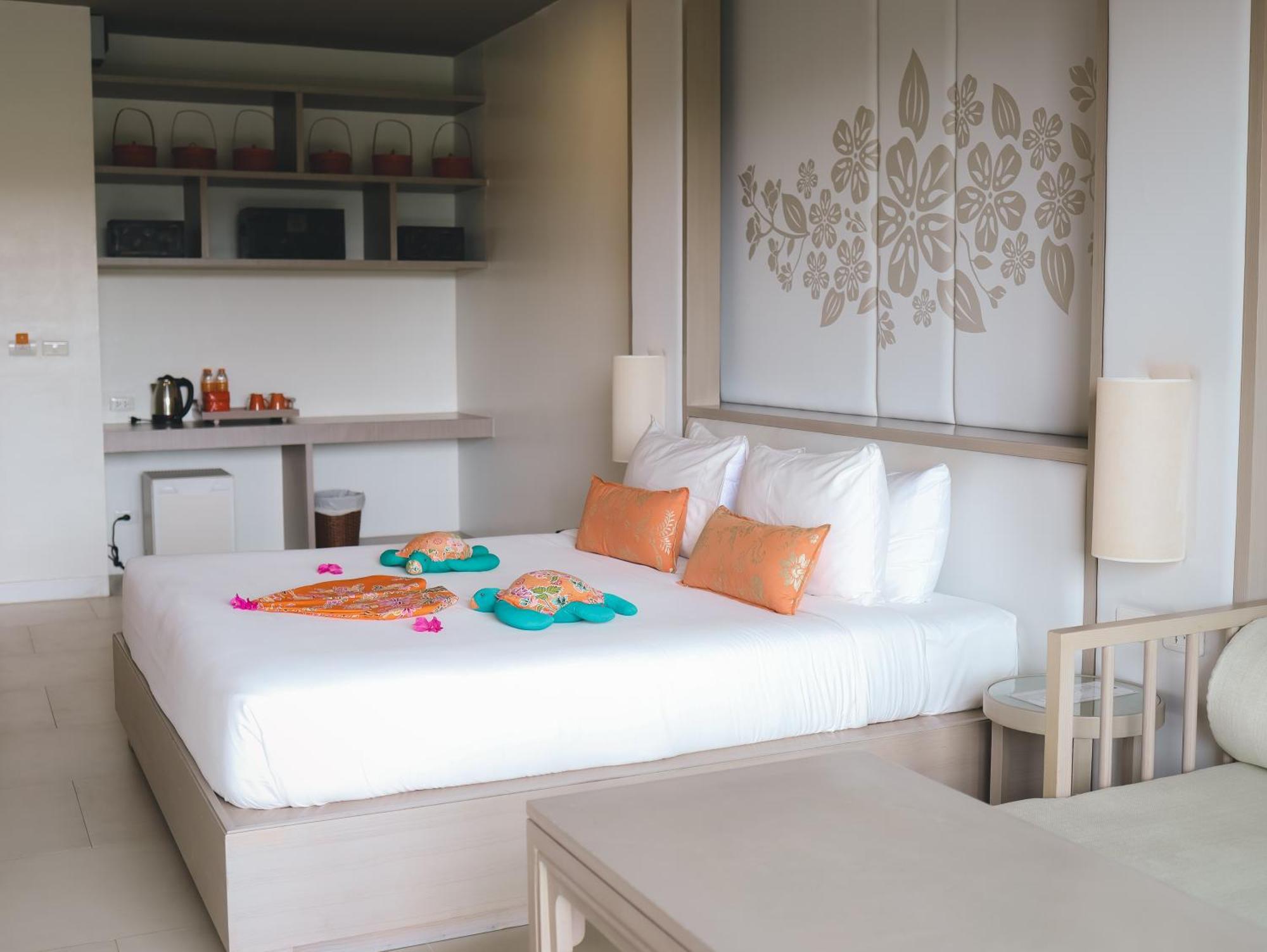 Proud Phuket, Naiyang Beach Bilik gambar