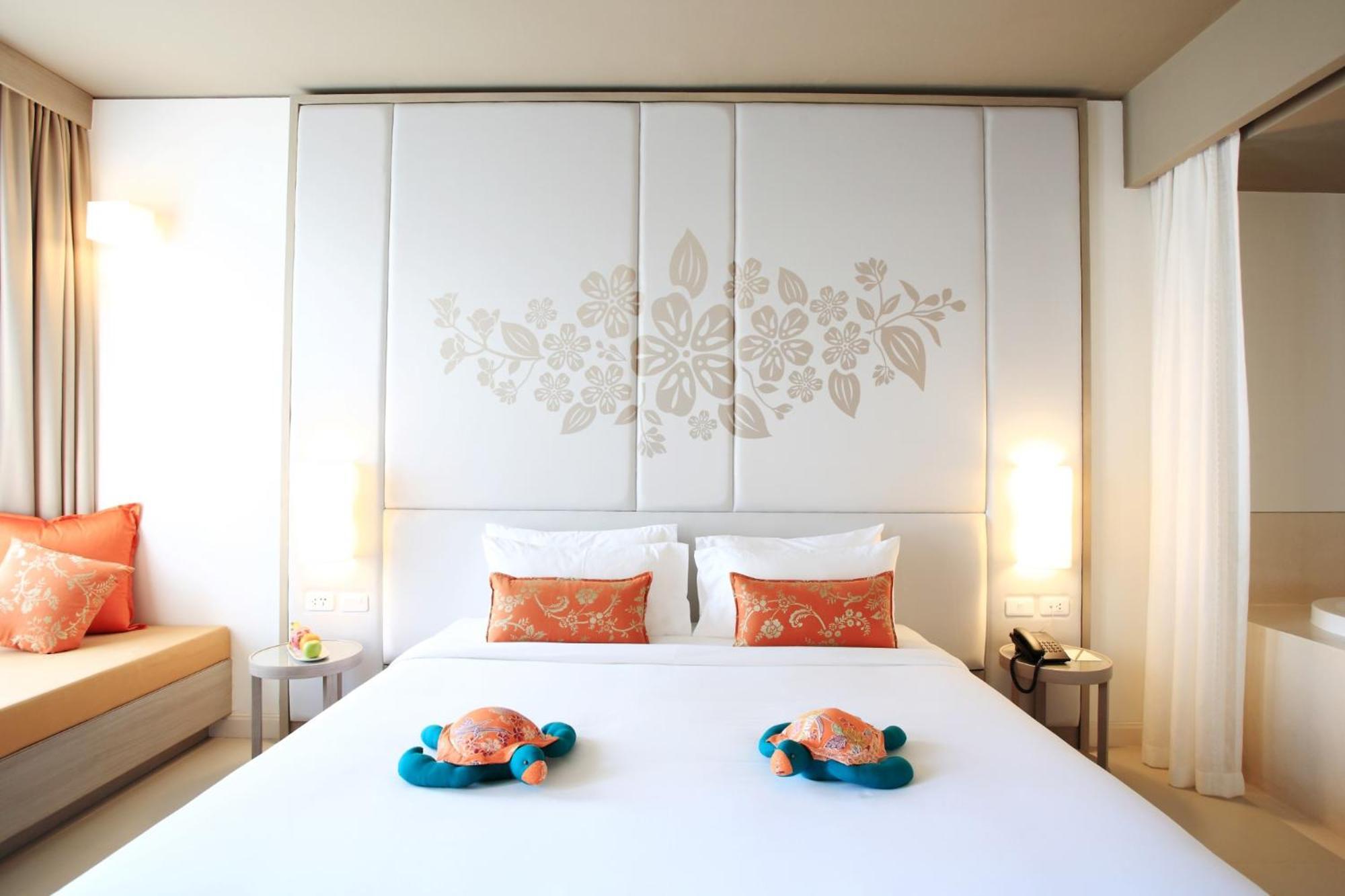 Proud Phuket, Naiyang Beach Bilik gambar